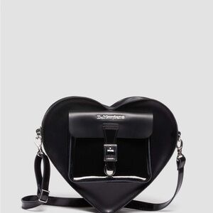 Dr.Martens heart nag. NWT